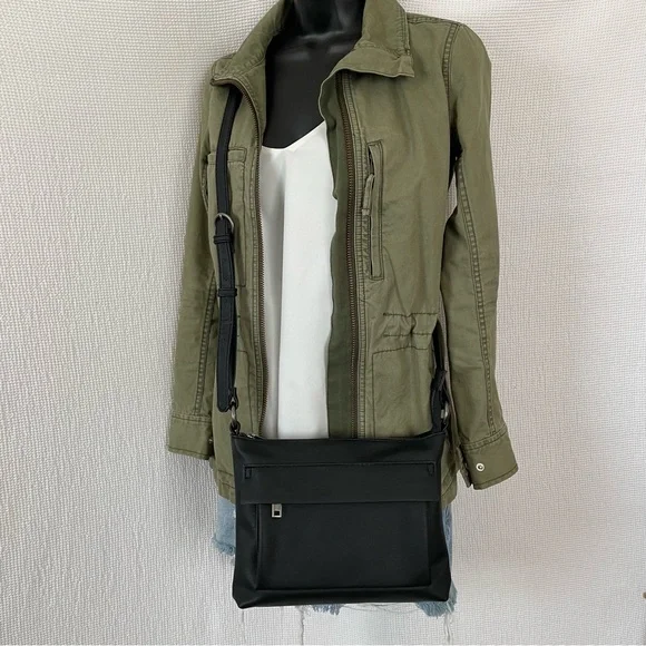 Universal Thread Vegan Crossbody Bag - Picture 1 of 10